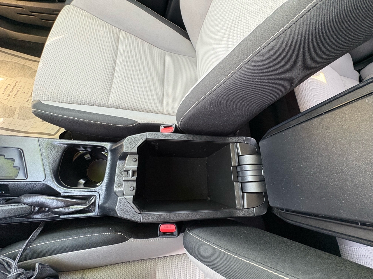 2018 Toyota RAV4 Hybrid LE photo 13