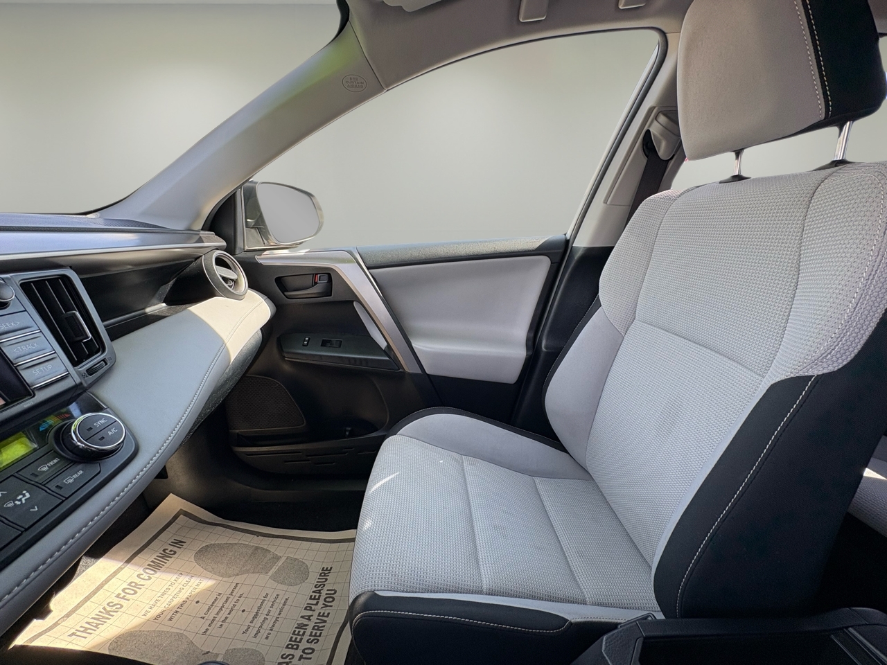 2018 Toyota RAV4 Hybrid LE photo 15