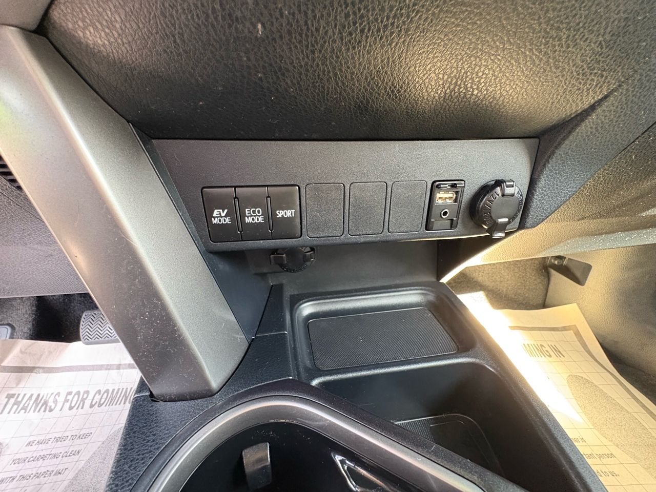 2018 Toyota RAV4 Hybrid LE photo 16