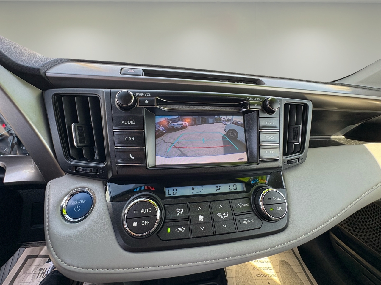 2018 Toyota RAV4 Hybrid LE photo 18