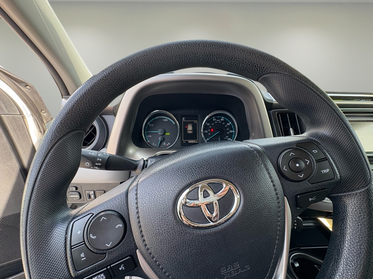 2018 Toyota RAV4 Hybrid LE photo 19