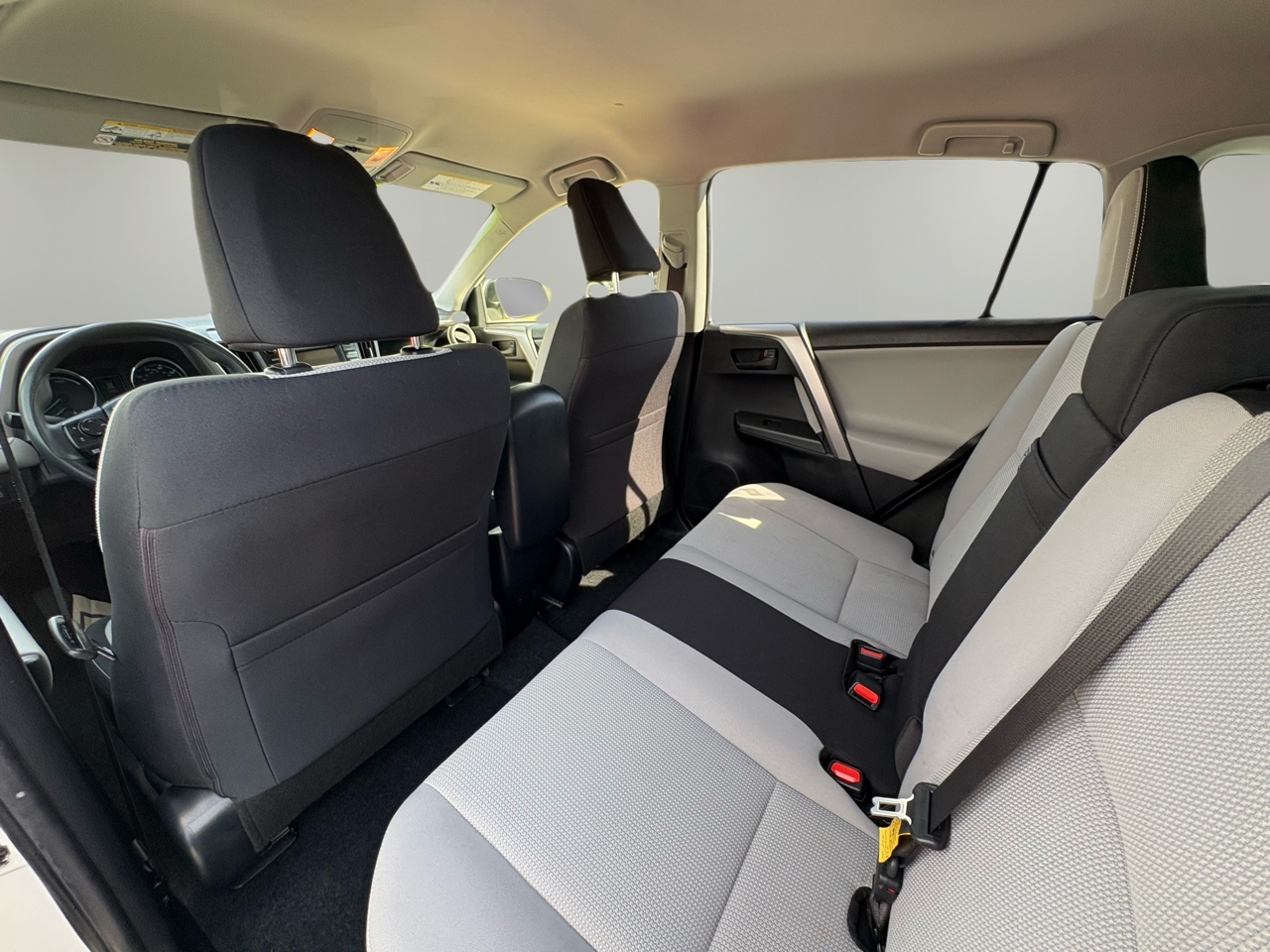 2018 Toyota RAV4 Hybrid LE photo 26