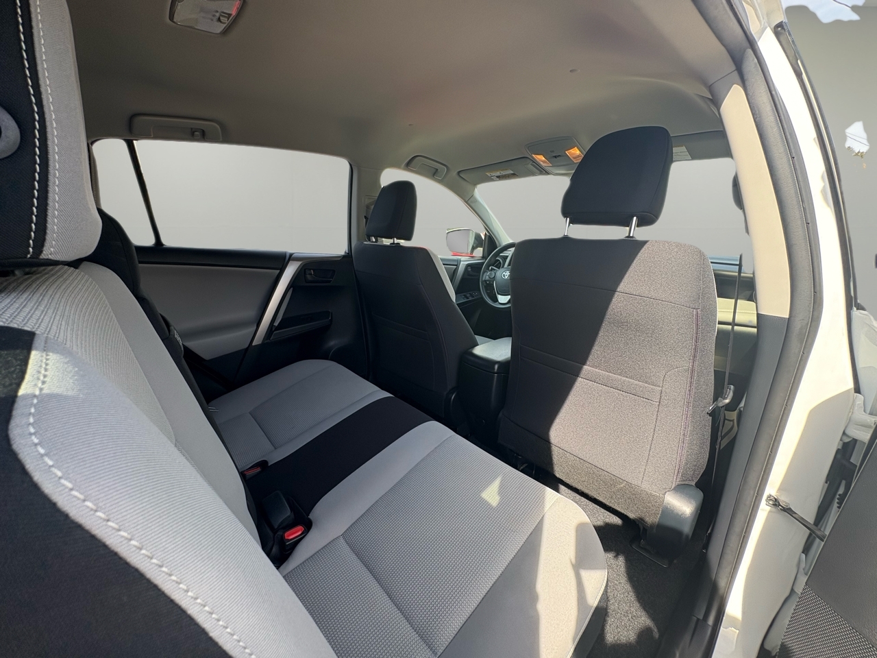 2018 Toyota RAV4 Hybrid LE photo 34