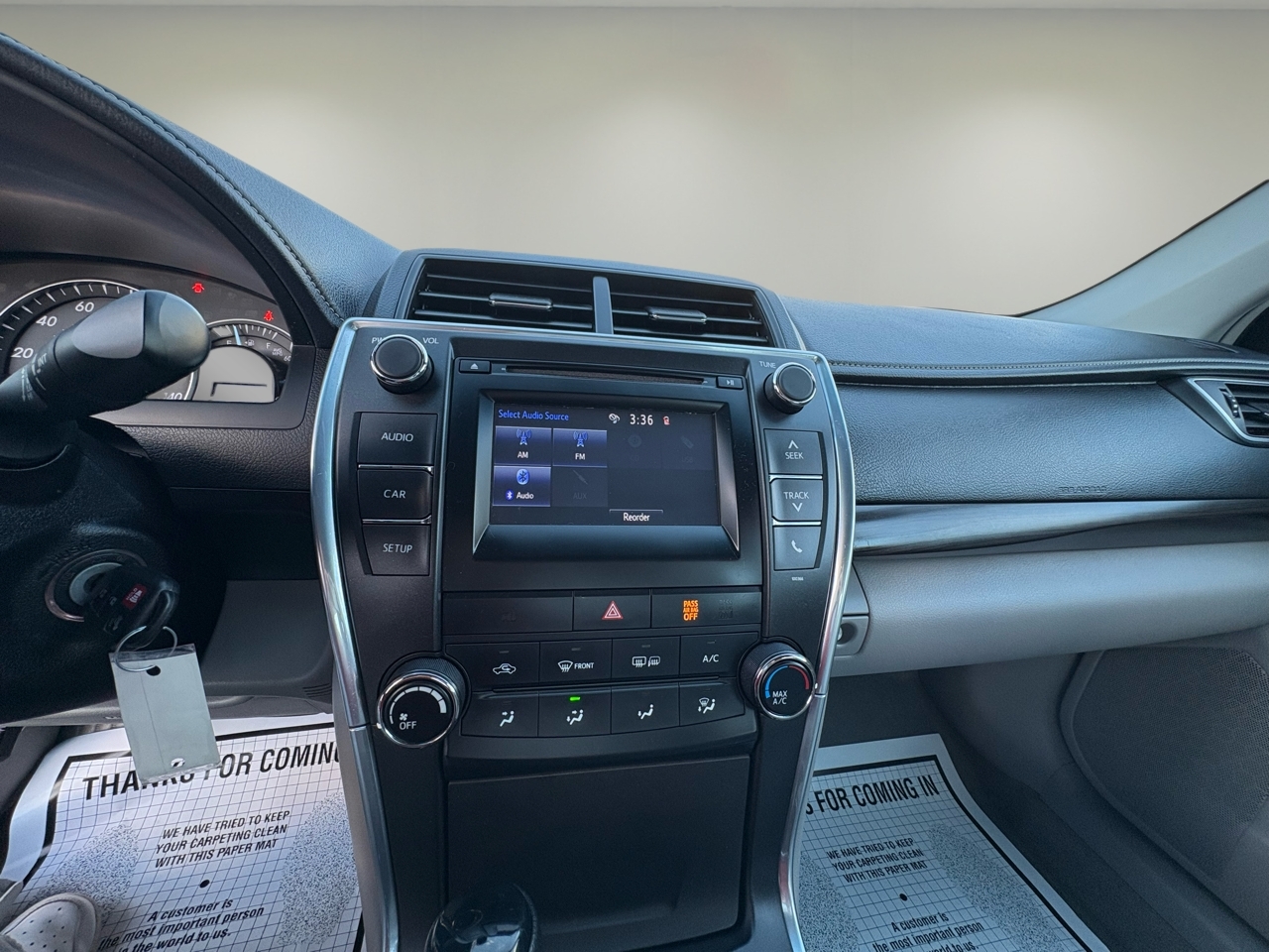 Toyota Camry 4dr Sdn I4 Auto LE (Natl) 2015