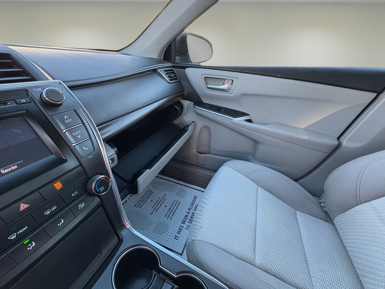 Toyota Camry 4dr Sdn I4 Auto LE (Natl) 2015