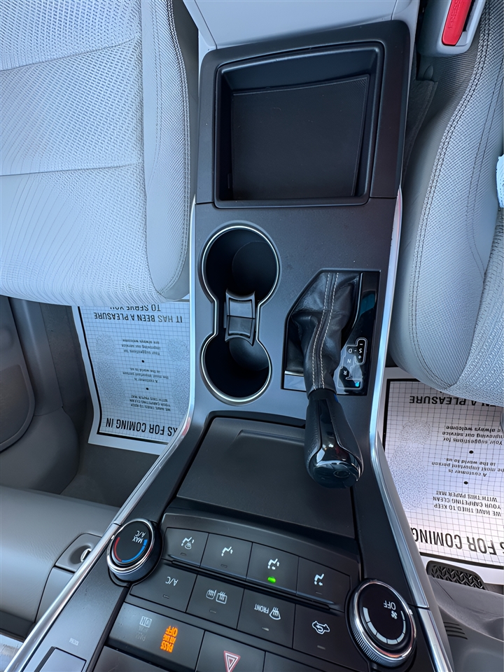 Toyota Camry 4dr Sdn I4 Auto LE (Natl) 2015