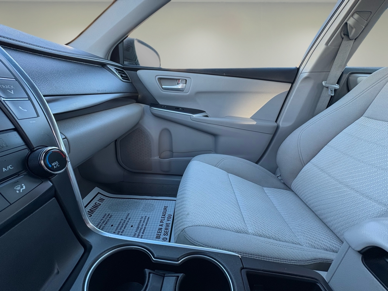 Toyota Camry 4dr Sdn I4 Auto LE (Natl) 2015