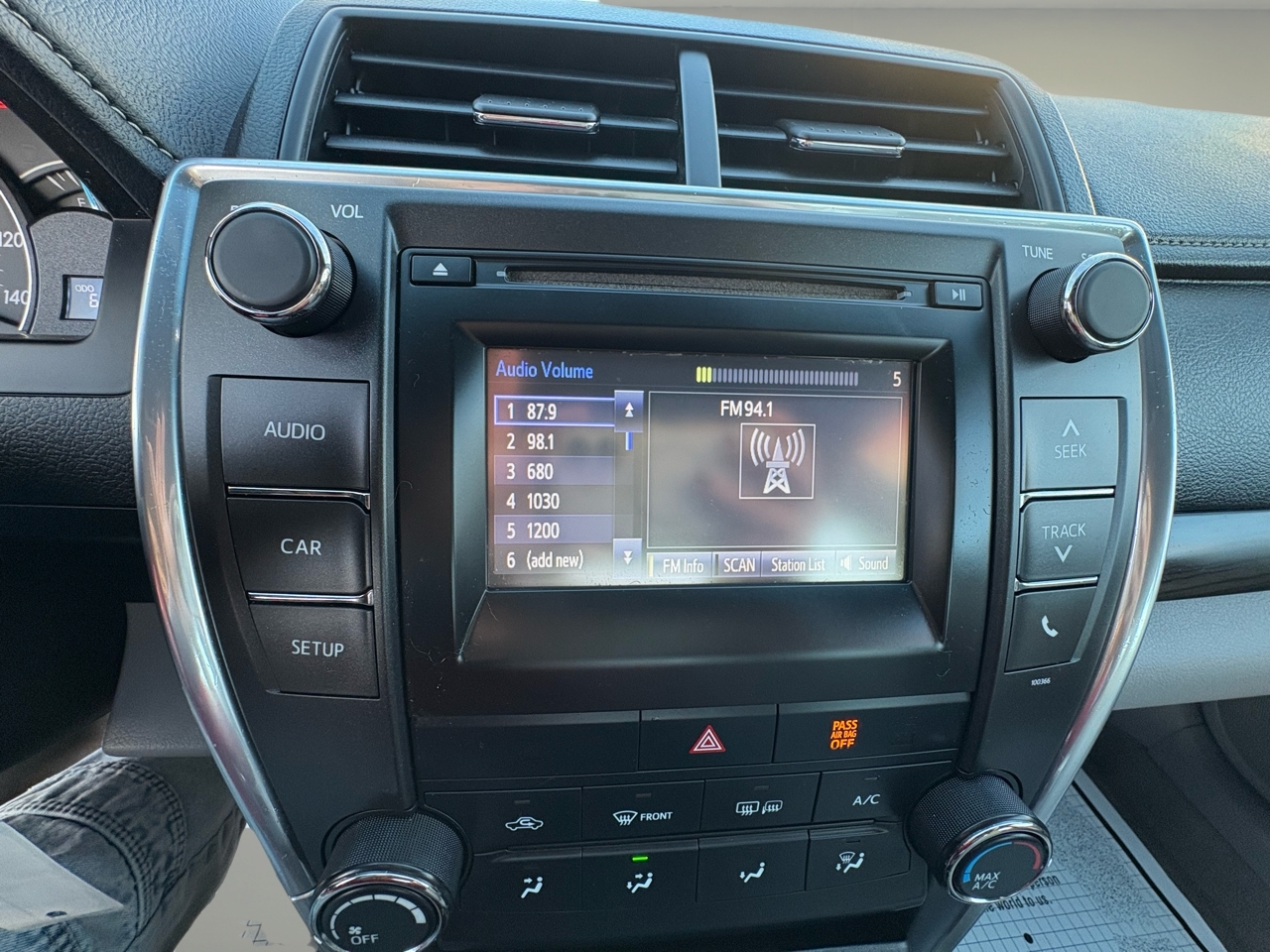 Toyota Camry 4dr Sdn I4 Auto LE (Natl) 2015