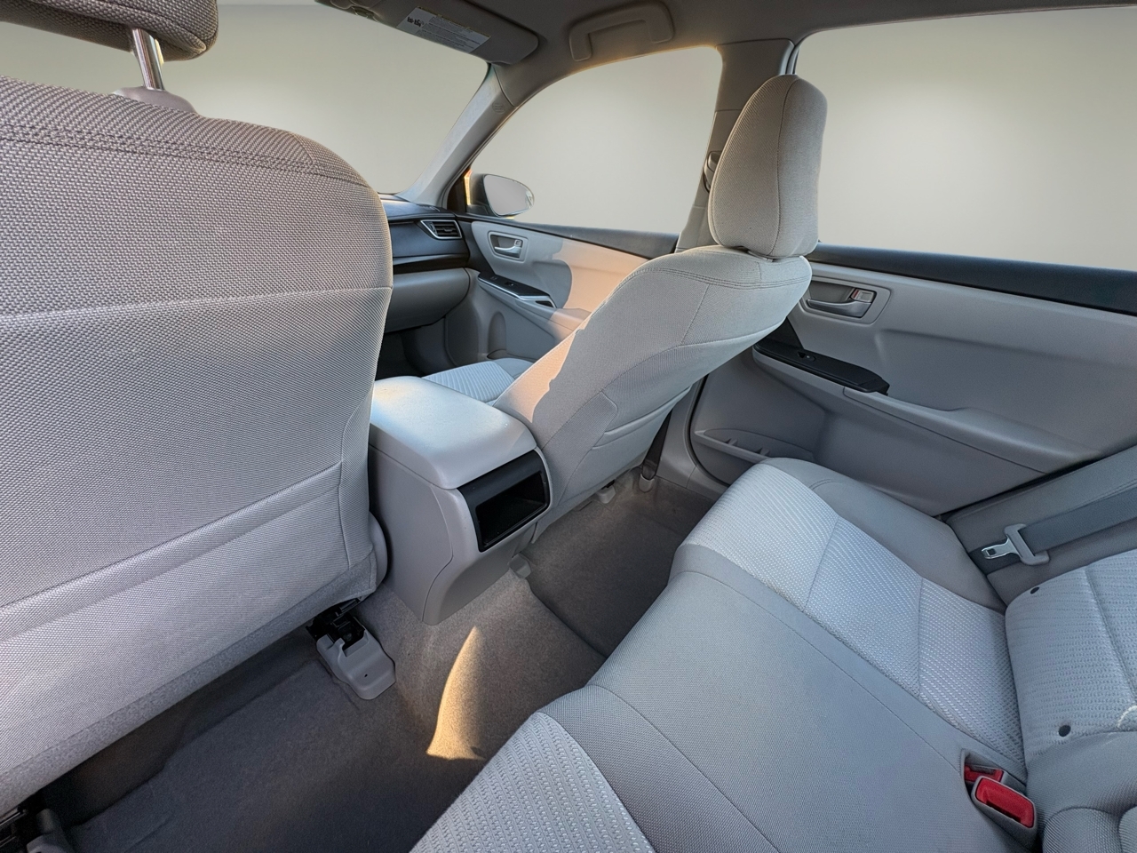 Toyota Camry 4dr Sdn I4 Auto LE (Natl) 2015