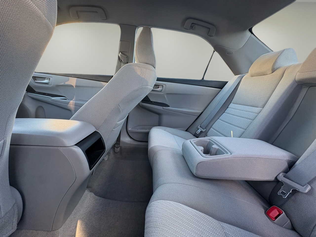 Toyota Camry 4dr Sdn I4 Auto LE (Natl) 2015