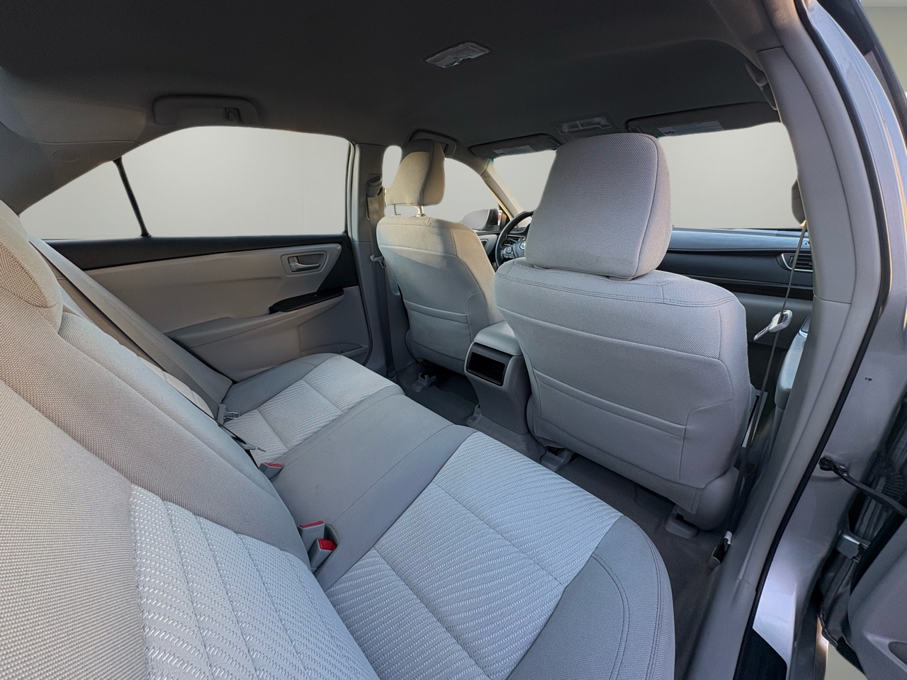 Toyota Camry 4dr Sdn I4 Auto LE (Natl) 2015