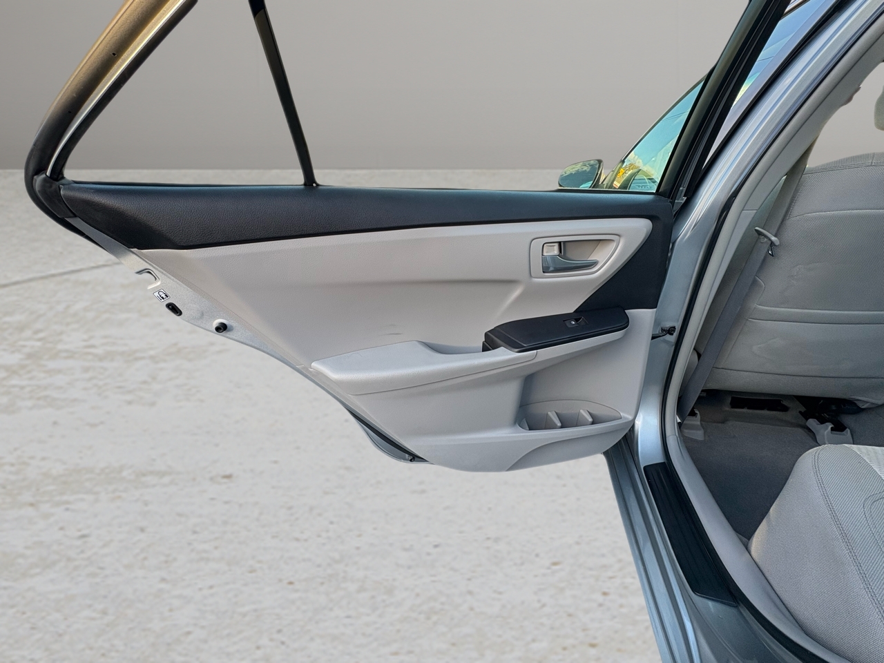 Toyota Camry 4dr Sdn I4 Auto LE (Natl) 2015