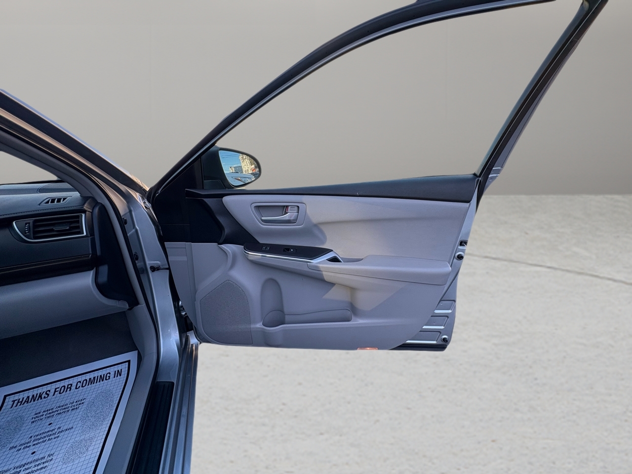 Toyota Camry 4dr Sdn I4 Auto LE (Natl) 2015