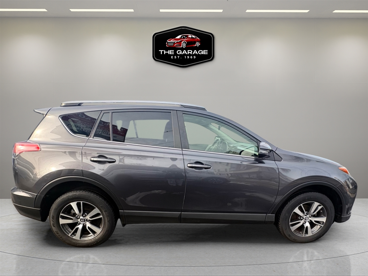 Toyota RAV4 Adventure AWD (Natl) 2018