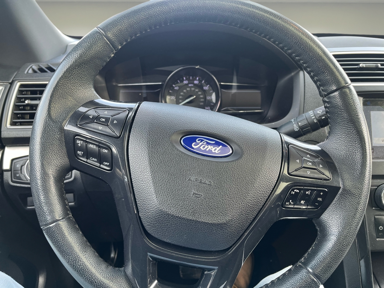Ford Explorer XLT 4WD 2018