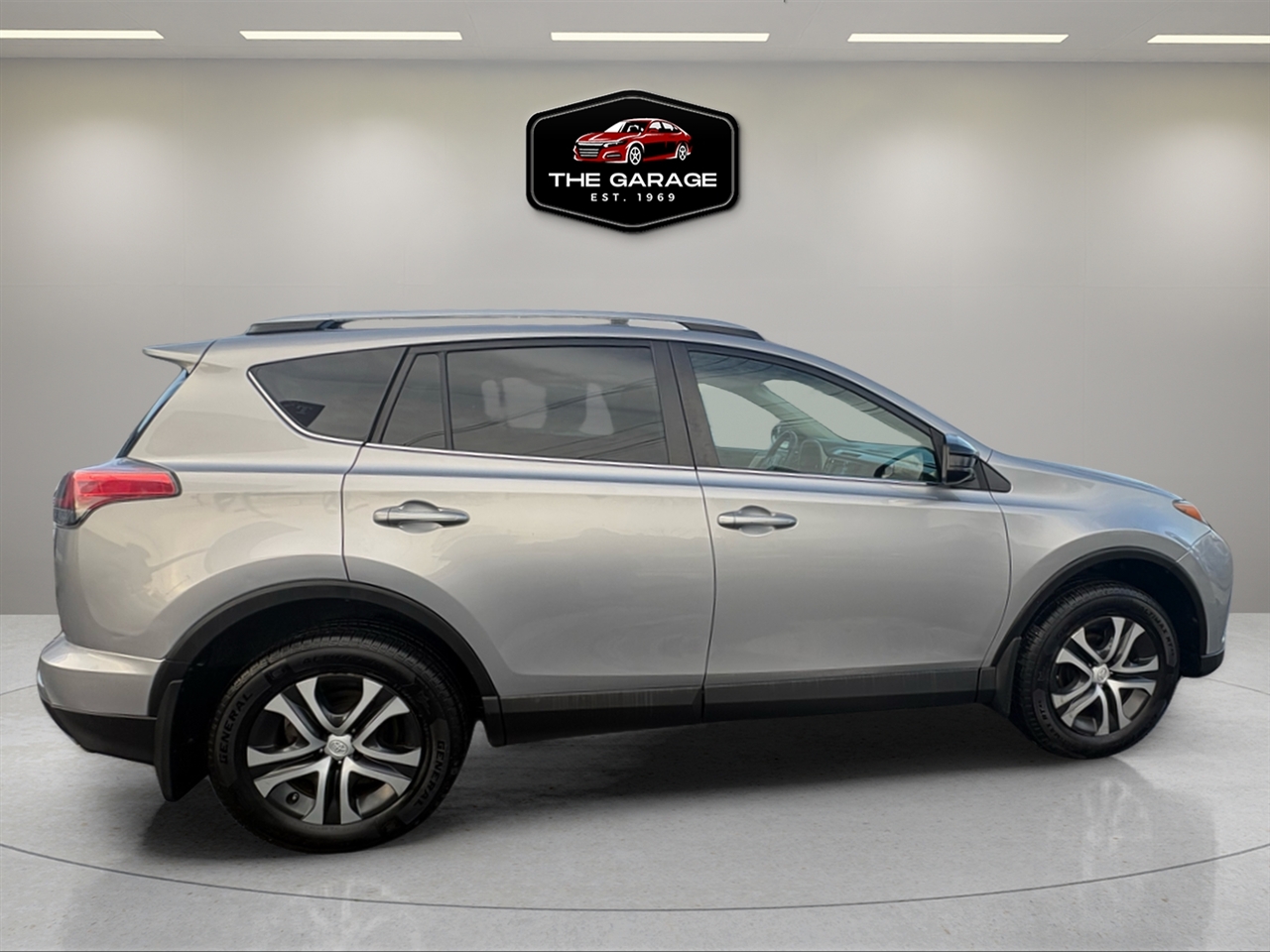 Toyota RAV4 AWD 4dr LE (Natl) 2016
