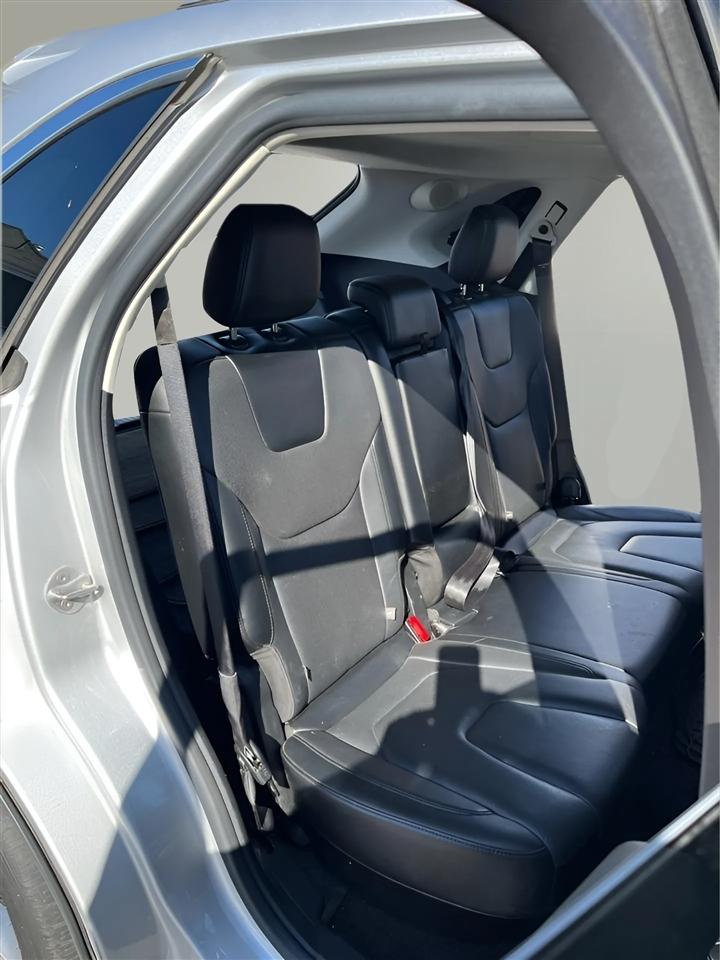 Ford Edge 4dr Titanium AWD 2016