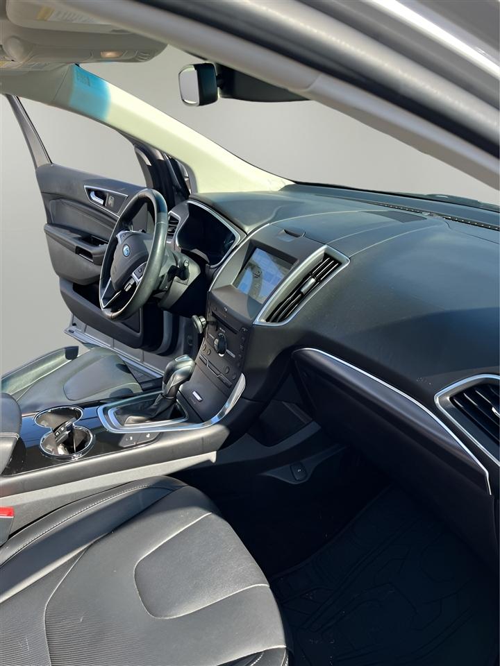 Ford Edge 4dr Titanium AWD 2016