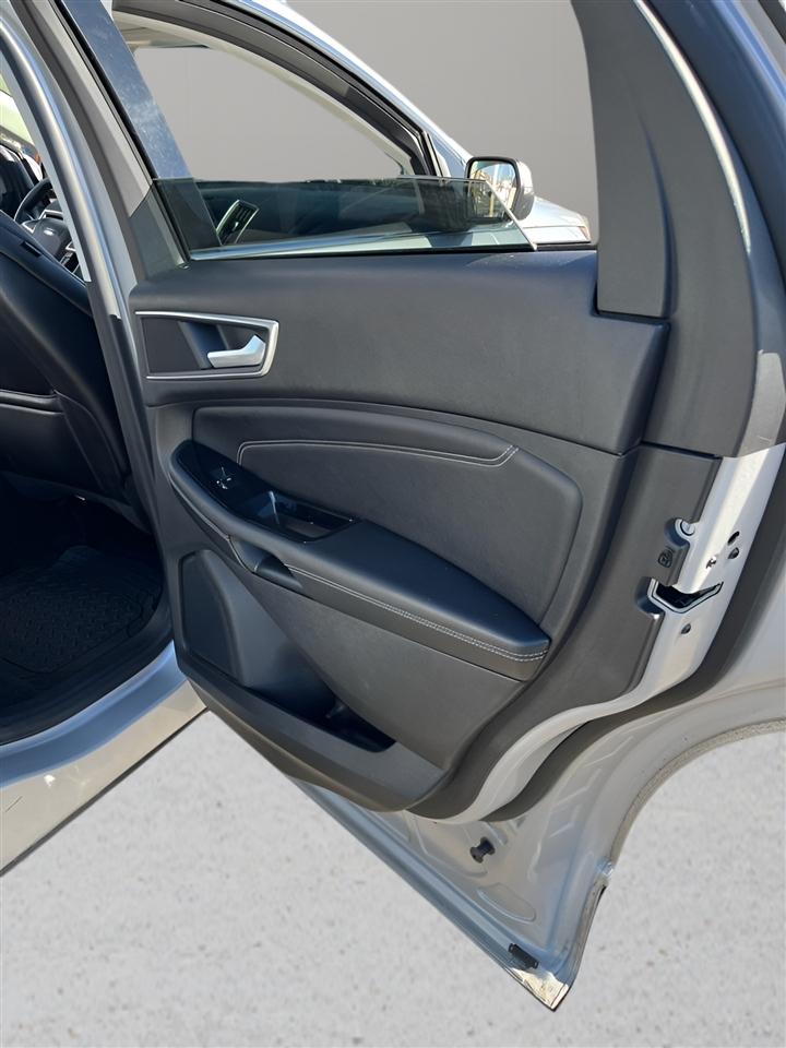Ford Edge 4dr Titanium AWD 2016