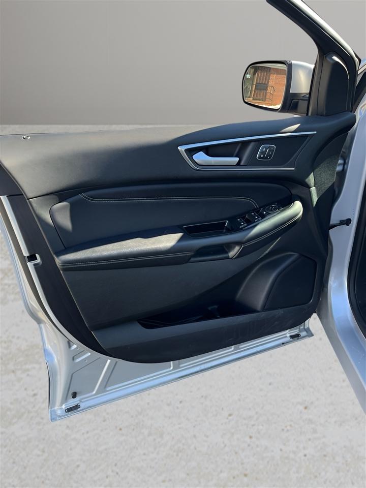 Ford Edge 4dr Titanium AWD 2016