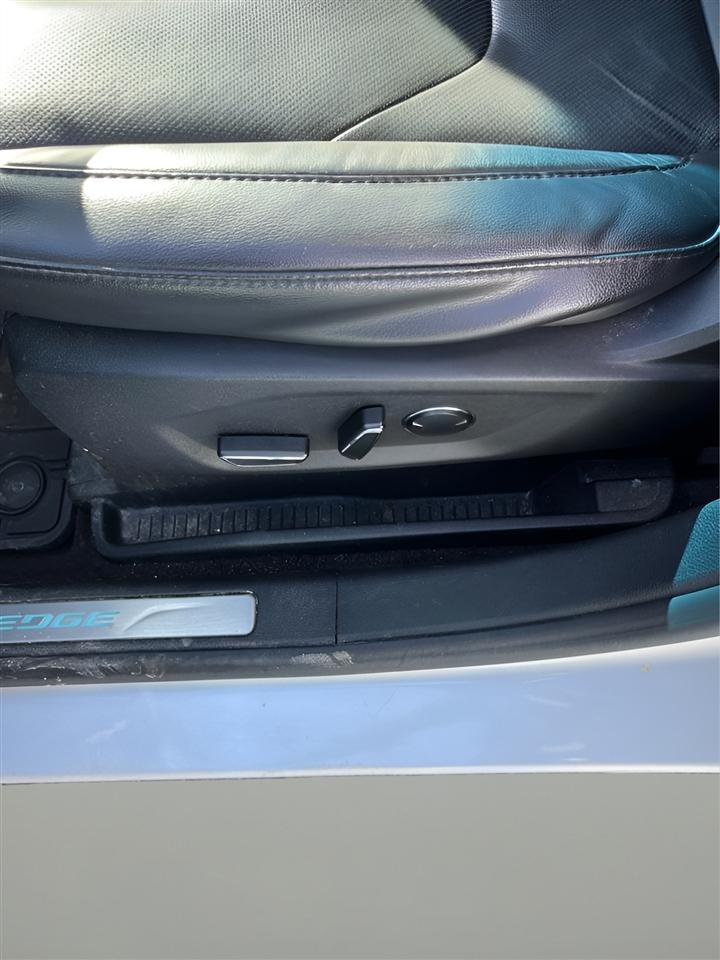 Ford Edge 4dr Titanium AWD 2016