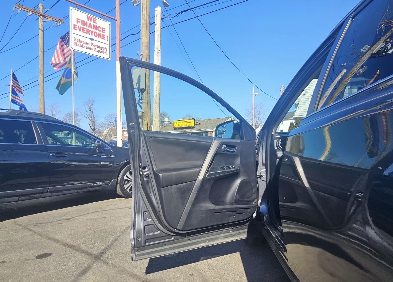 Toyota RAV4 AWD 4dr XLE (Natl) 2014