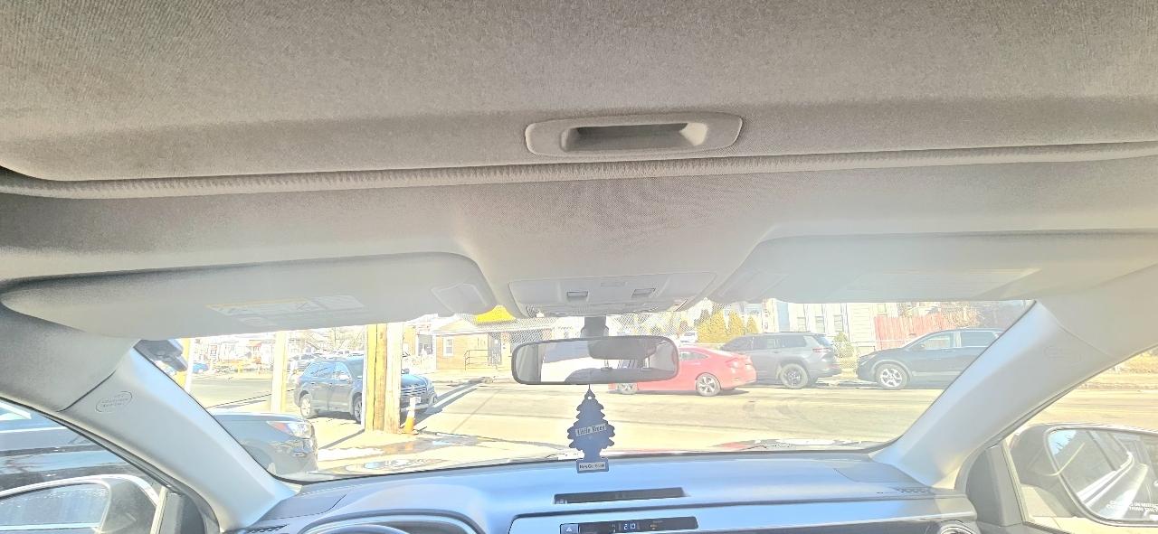 Toyota RAV4 AWD 4dr XLE (Natl) 2014