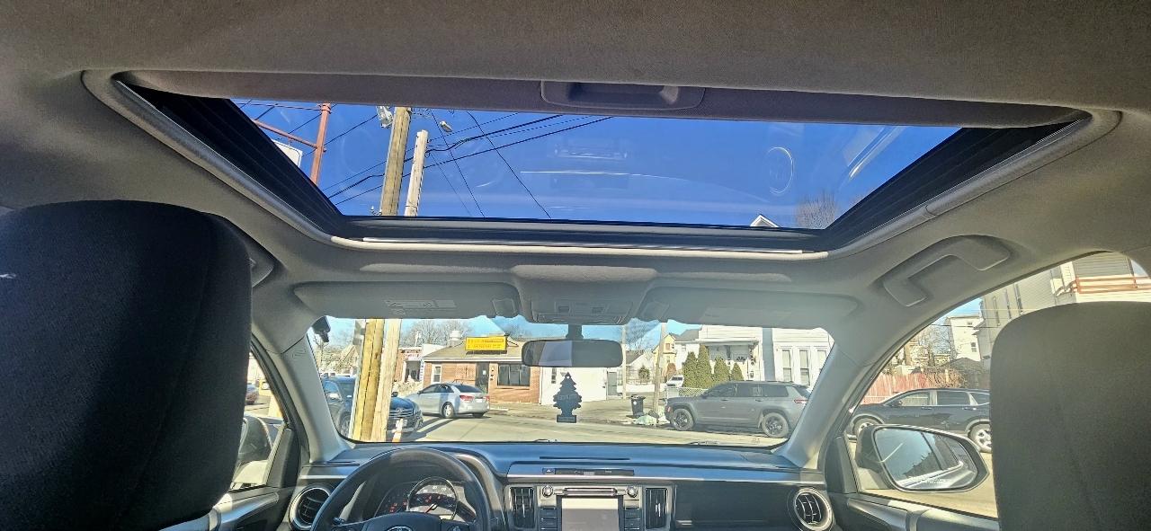 Toyota RAV4 AWD 4dr XLE (Natl) 2014