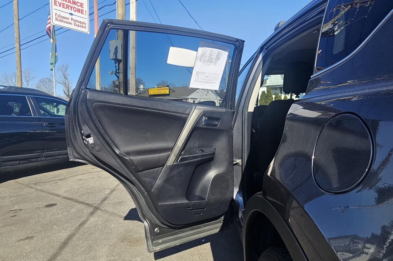 Toyota RAV4 AWD 4dr XLE (Natl) 2014