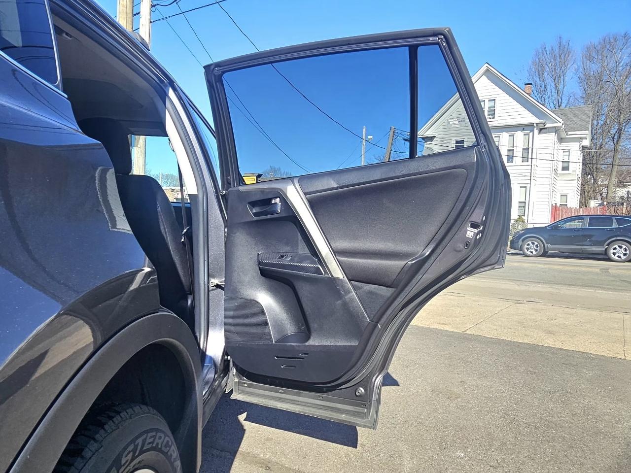 Toyota RAV4 AWD 4dr XLE (Natl) 2014