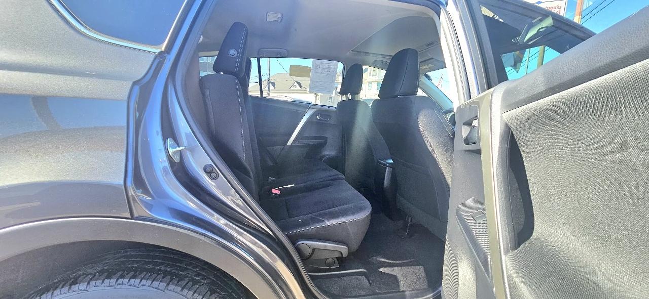 Toyota RAV4 AWD 4dr XLE (Natl) 2014