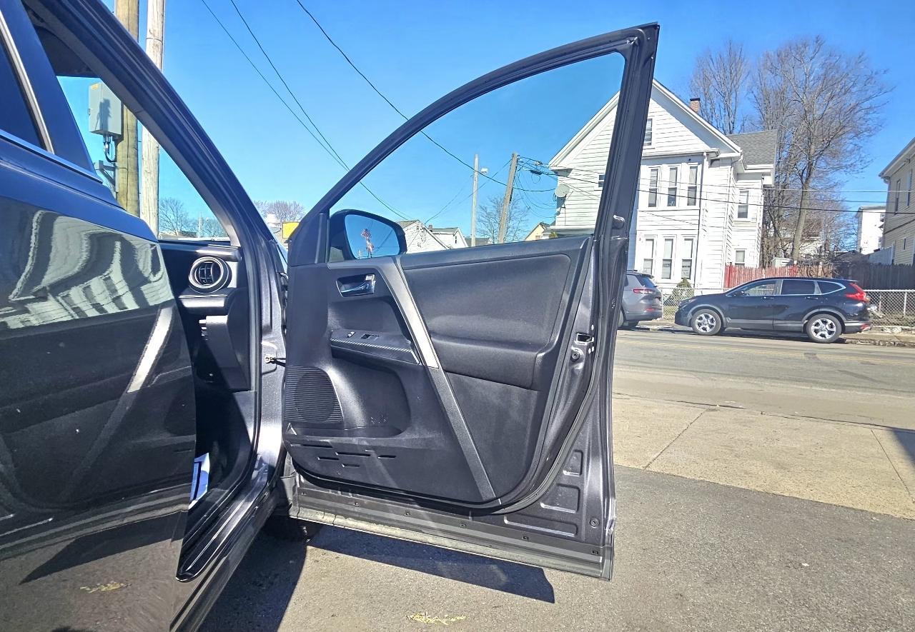 Toyota RAV4 AWD 4dr XLE (Natl) 2014