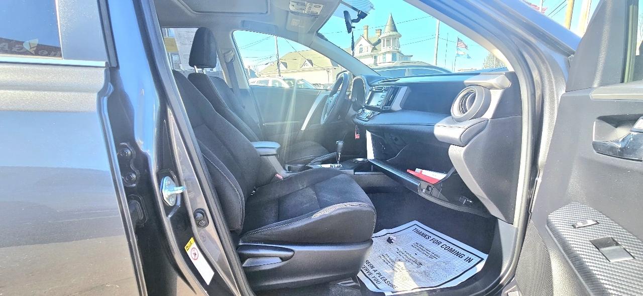 Toyota RAV4 AWD 4dr XLE (Natl) 2014