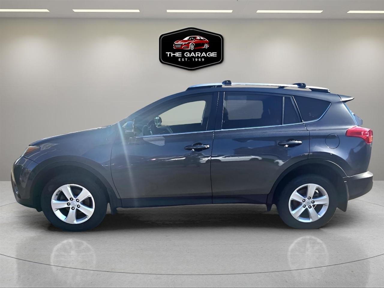 Toyota RAV4 AWD 4dr XLE (Natl) 2014