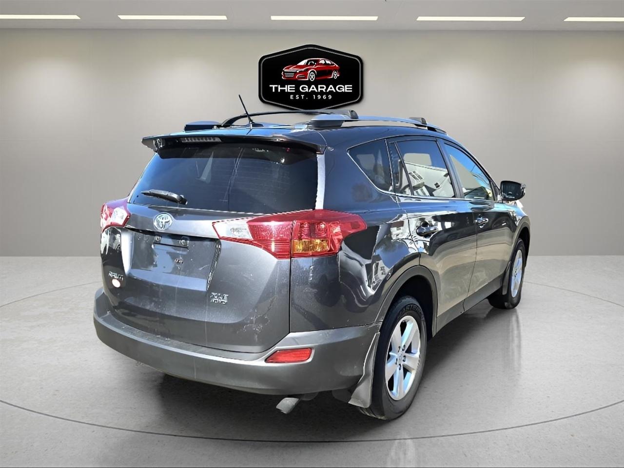 Toyota RAV4 AWD 4dr XLE (Natl) 2014