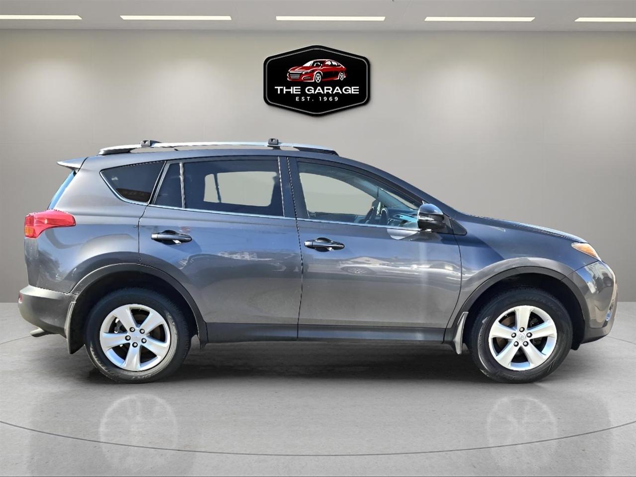 Toyota RAV4 AWD 4dr XLE (Natl) 2014