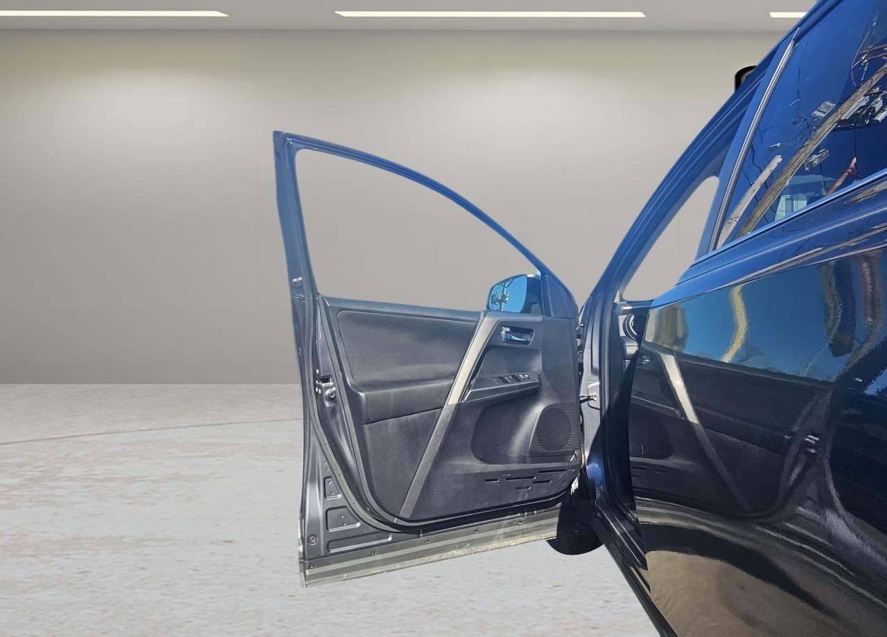 Toyota RAV4 AWD 4dr XLE (Natl) 2014