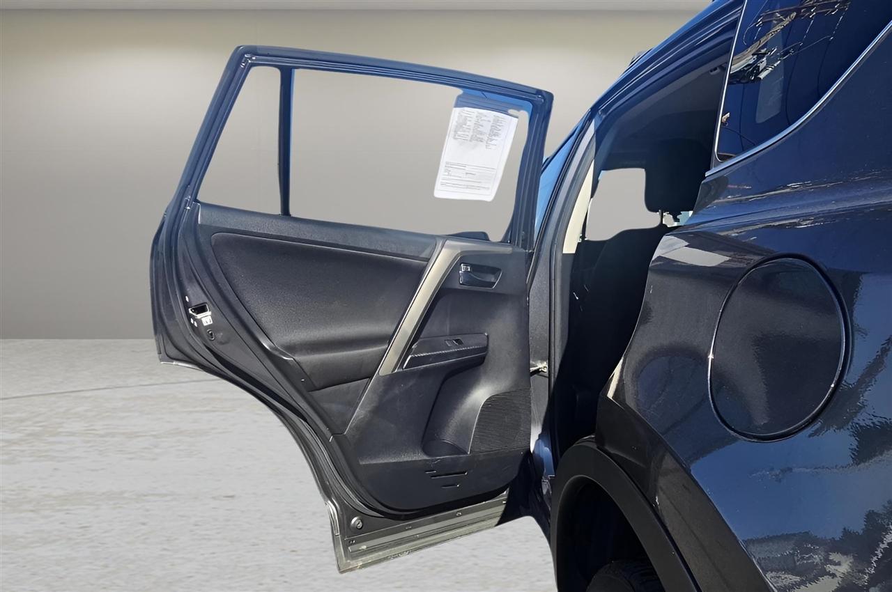 Toyota RAV4 AWD 4dr XLE (Natl) 2014