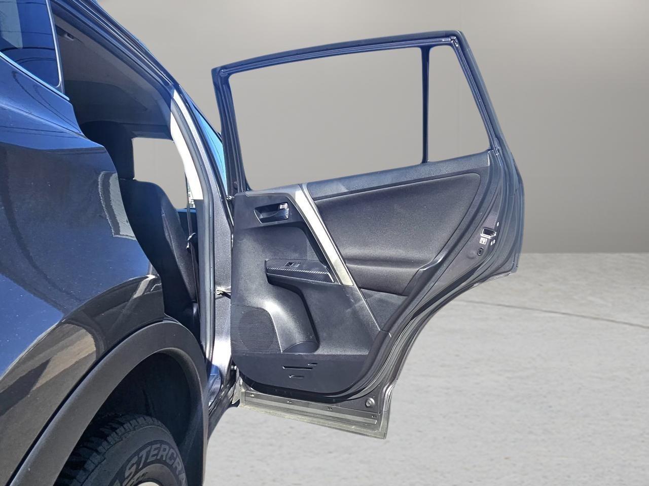 Toyota RAV4 AWD 4dr XLE (Natl) 2014