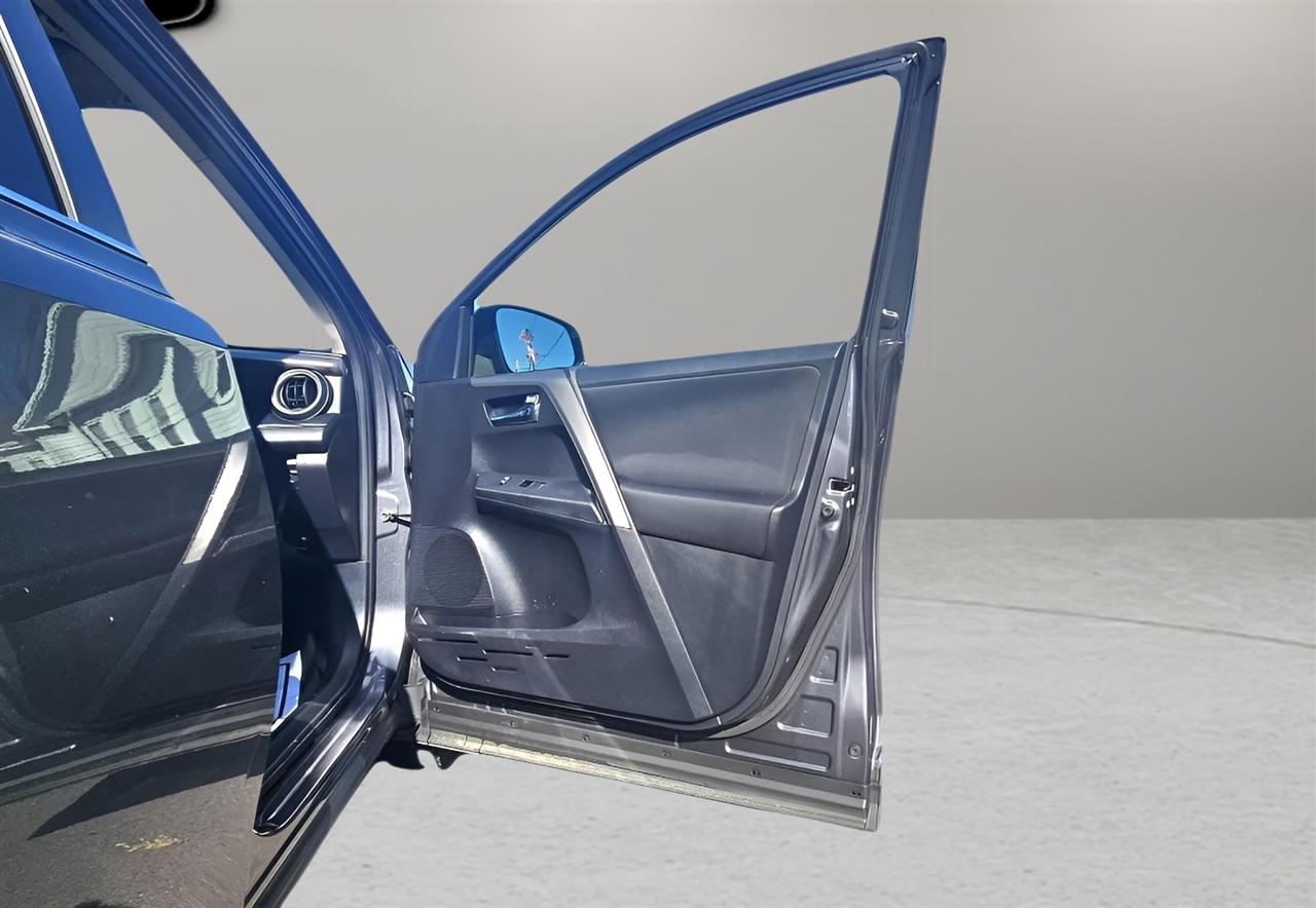 Toyota RAV4 AWD 4dr XLE (Natl) 2014