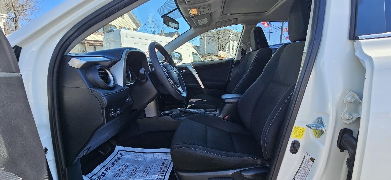 Toyota RAV4 AWD 4dr XLE (Natl) 2015