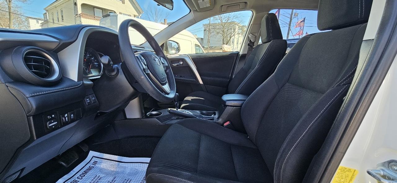 Toyota RAV4 AWD 4dr XLE (Natl) 2015