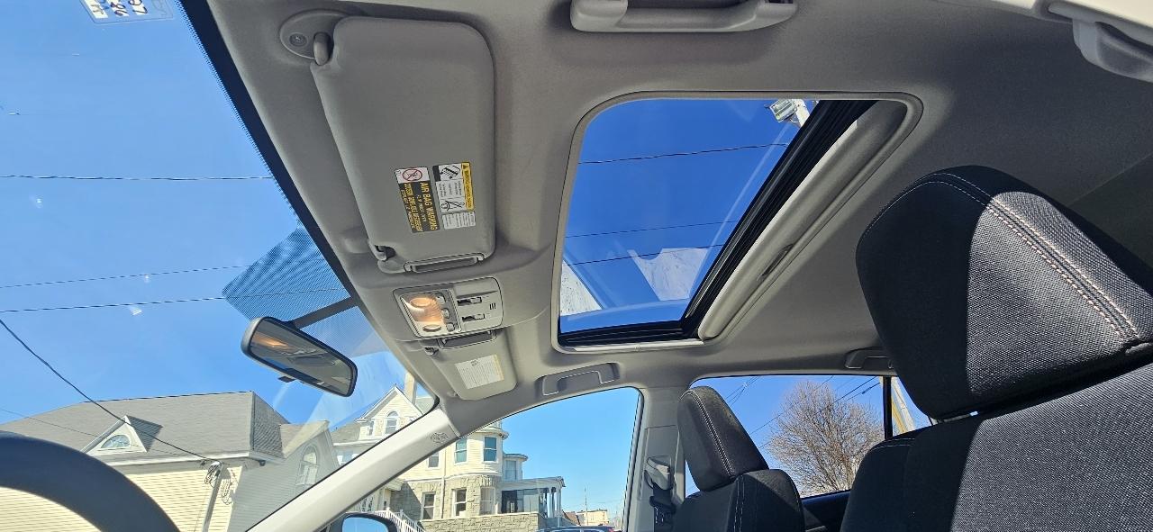 Toyota RAV4 AWD 4dr XLE (Natl) 2015