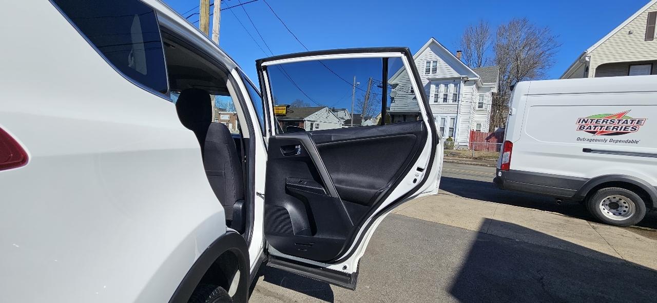 Toyota RAV4 AWD 4dr XLE (Natl) 2015