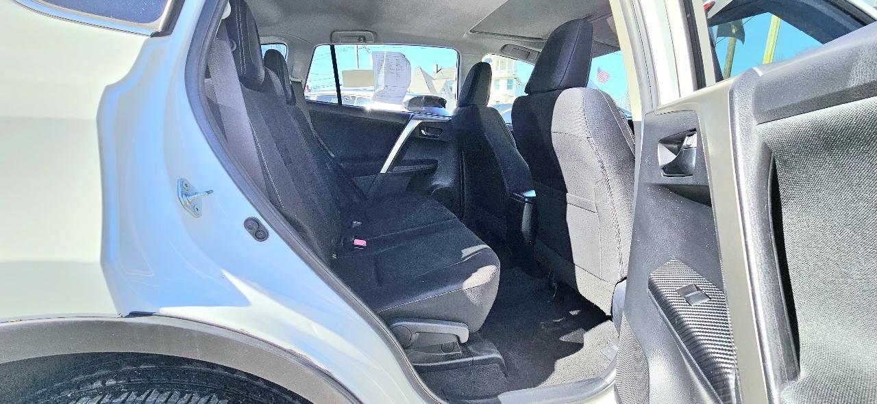 Toyota RAV4 AWD 4dr XLE (Natl) 2015