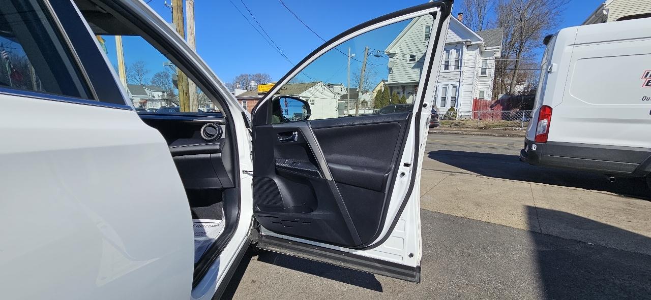 Toyota RAV4 AWD 4dr XLE (Natl) 2015