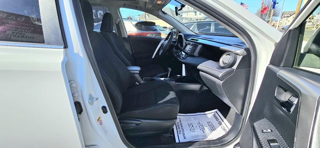 Toyota RAV4 AWD 4dr XLE (Natl) 2015