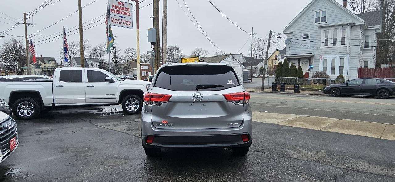 Toyota Highlander LE V6 AWD (Natl) 2018