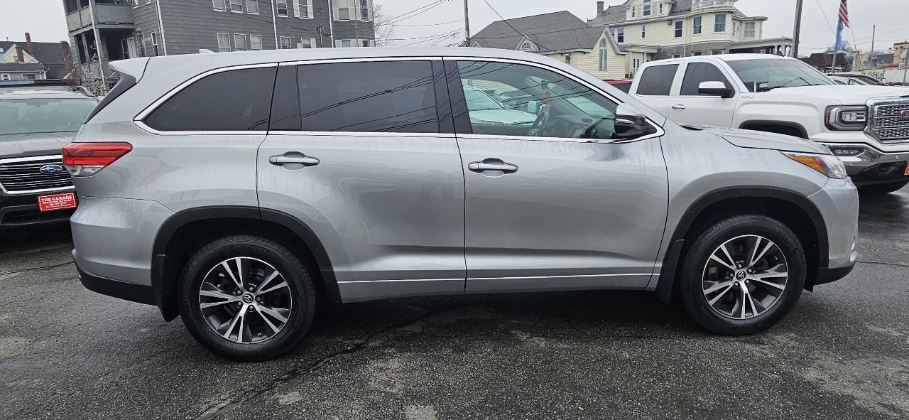 Toyota Highlander LE V6 AWD (Natl) 2018