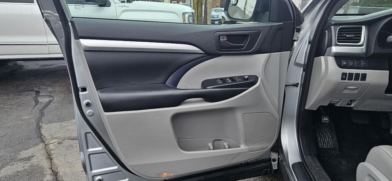 Toyota Highlander LE V6 AWD (Natl) 2018